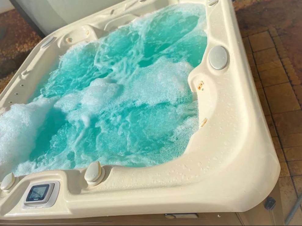 Stylish 4B 3B -King Bed- Jacuzzi Villa Charlotte Dış mekan fotoğraf